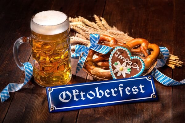 Феєрія Октоберфесту: пиво, замки, гори і озера
